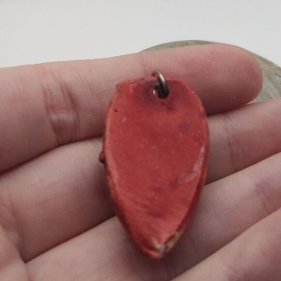 Carved red jasper totem tiki creepy necklace pendant emerald eyes unique - Picture 3 of 3